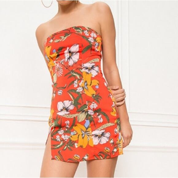 superdown Dresses & Skirts - NWT superdown irene strapless floral mini dress